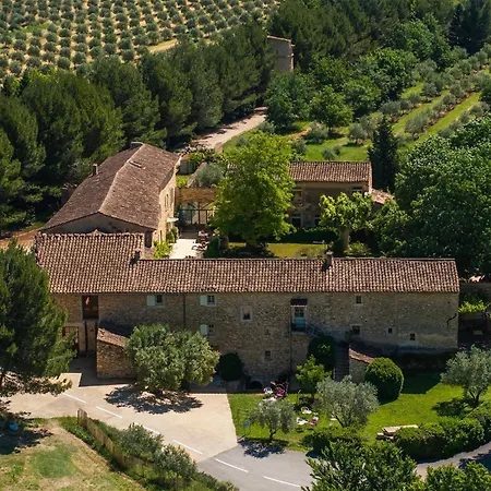 Dans Un Mas Provencal Avec Jacuzzi