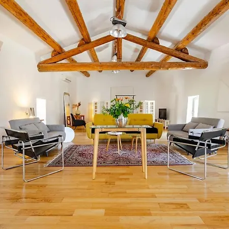 Holiday home Dans Un Mas Provencal Avec Jacuzzi Oppede